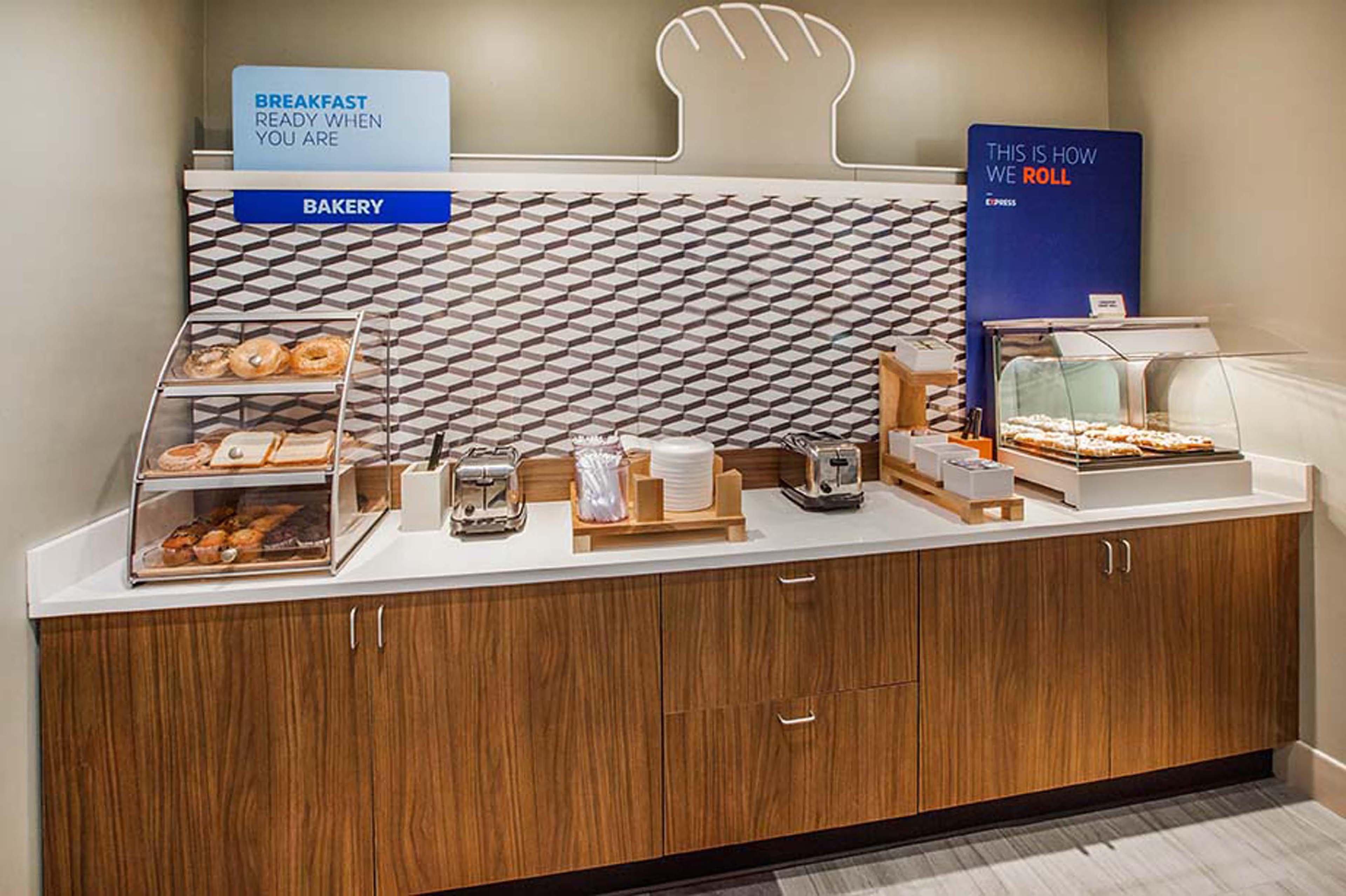 Holiday Inn Express Stony Brook-Long Island By Ihg Centereach Exterior foto