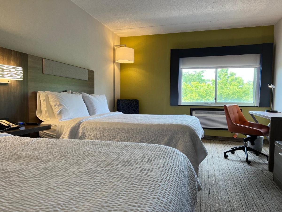 Holiday Inn Express Stony Brook-Long Island By Ihg Centereach Exterior foto