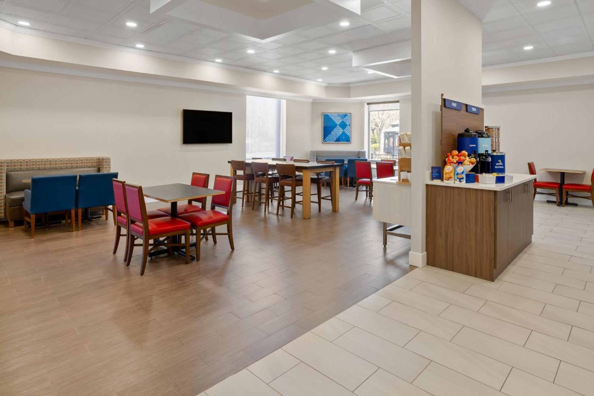 Holiday Inn Express Stony Brook-Long Island By Ihg Centereach Exterior foto