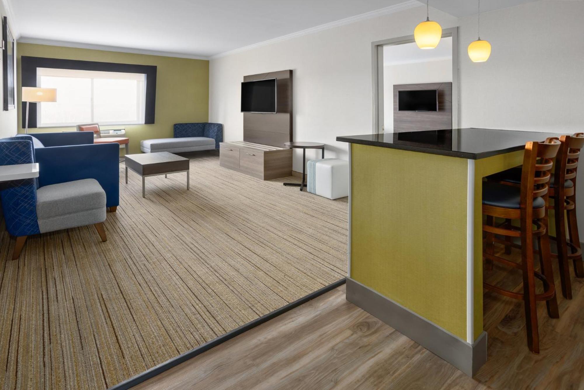 Holiday Inn Express Stony Brook-Long Island By Ihg Centereach Exterior foto