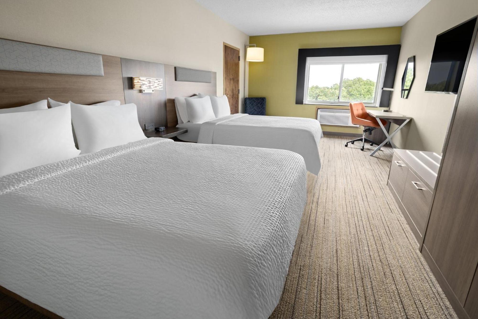 Holiday Inn Express Stony Brook-Long Island By Ihg Centereach Exterior foto