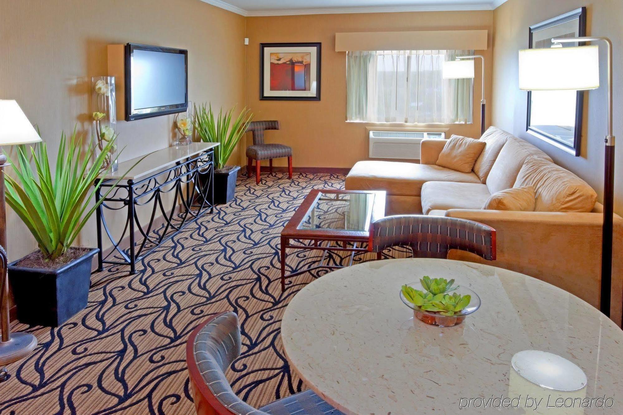 Holiday Inn Express Stony Brook-Long Island By Ihg Centereach Exterior foto
