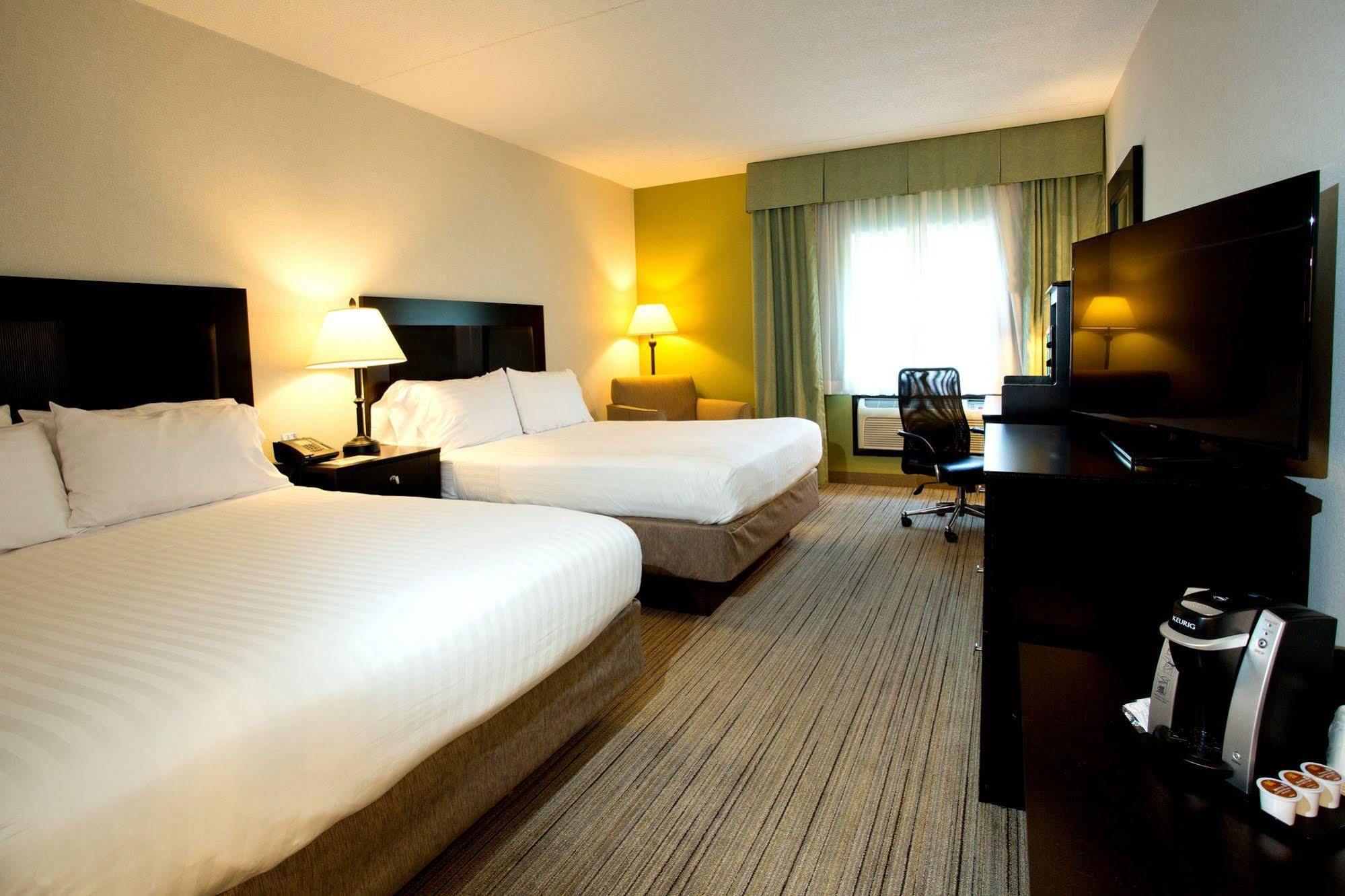 Holiday Inn Express Stony Brook-Long Island By Ihg Centereach Exterior foto